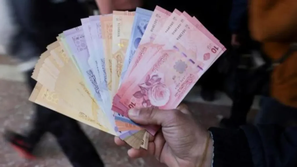 تطورات سعر الدولار في سوريا وسط حالة ترقب لمسار الليرة اليوم